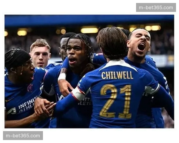 切尔西门将桑切斯加练应对传中与点球,波切蒂诺强调定位球环节 切尔西门将桑切斯加练应对传中与点球,波切蒂诺强调定位球环节