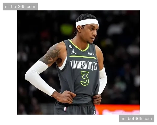 官方消息：莱万特主力门将因手掌骨折，预计赛季报销